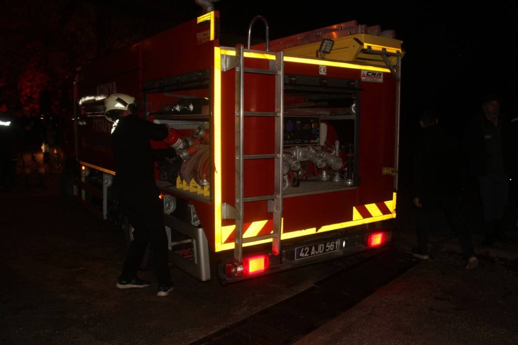 Konya'da ailesiyle tartışan kişi aracını yaktı 4